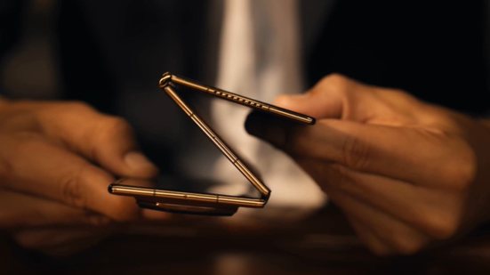 Celular da Huawei se dobra em três telas e chega ao Brasil custando R$ 33 mil - Reprodução