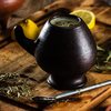 O ideal é ingerir no máximo uma xícara por dia, e nunca por mais de cinco a sete dias consecutivos - Foto: Envato Elements