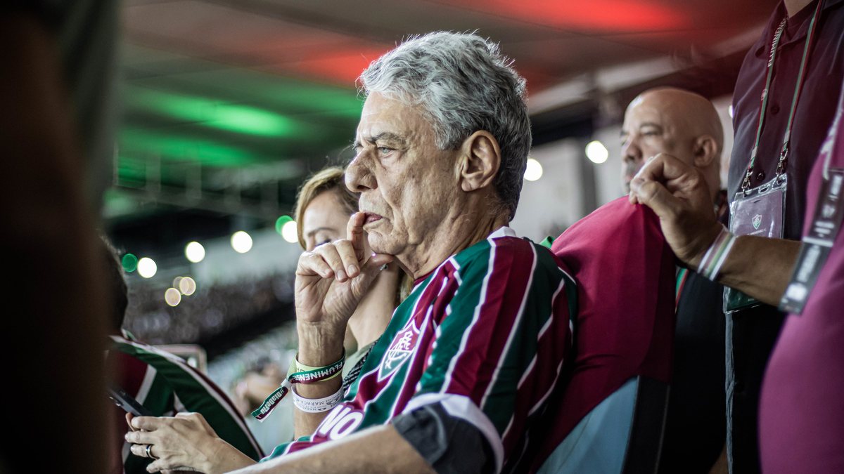 Entenda os sintomas da condição que acometeu o cantor; cirurgia foi realizada na terça-feira - Marina Garcia/Fluminense FC