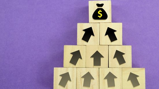 Em relação a abril, quando o montante foi de R$ 247,715 bilhões, a arrecadação caiu 7,33%, em termos reais - Envato
