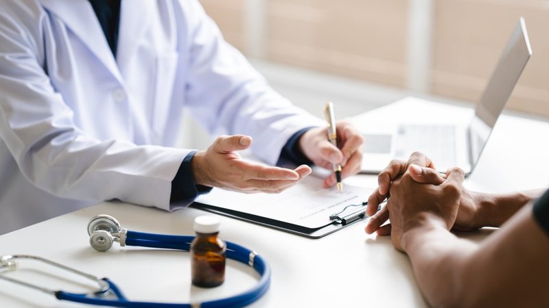 Nos planos médico-hospitalares, houve crescimento de 996.834 beneficiários em relação a abril de 2024 - Envato