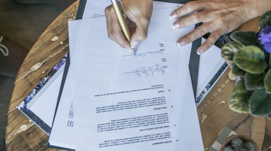 A vantagem do documento está justamente em impedir que a relação se torne uma união estável - Envato
