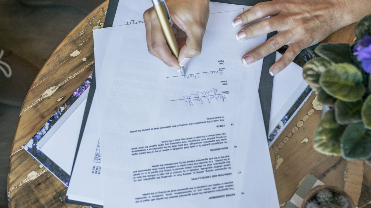 A vantagem do documento está justamente em impedir que a relação se torne uma união estável - Envato