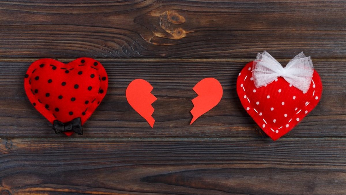 Amor é uma experiência e pode estar presente em outras relações, não só em uma relação afetiva - Envato