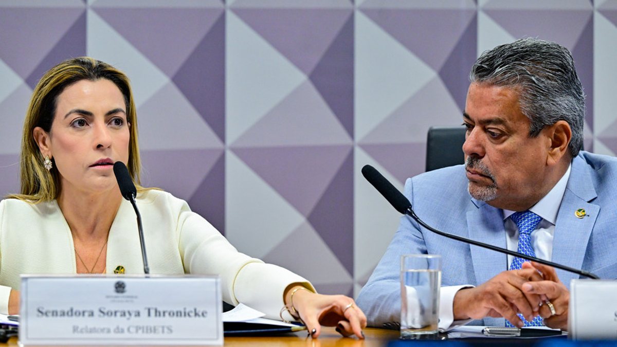 Os senadores  Soraya Thronicke (Podemos-MS) e Dr. Hiran (PP-RR) na sessão da CPI das Bets; relatora também propõe 20 medidas para conter os malefícios das apostas on-line - Geraldo Magela / Agência Senado