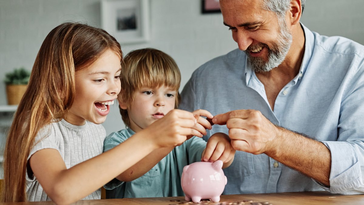 Aproveite as férias para ensinar noções de consumo, planejamento e valor do dinheiro - Envato