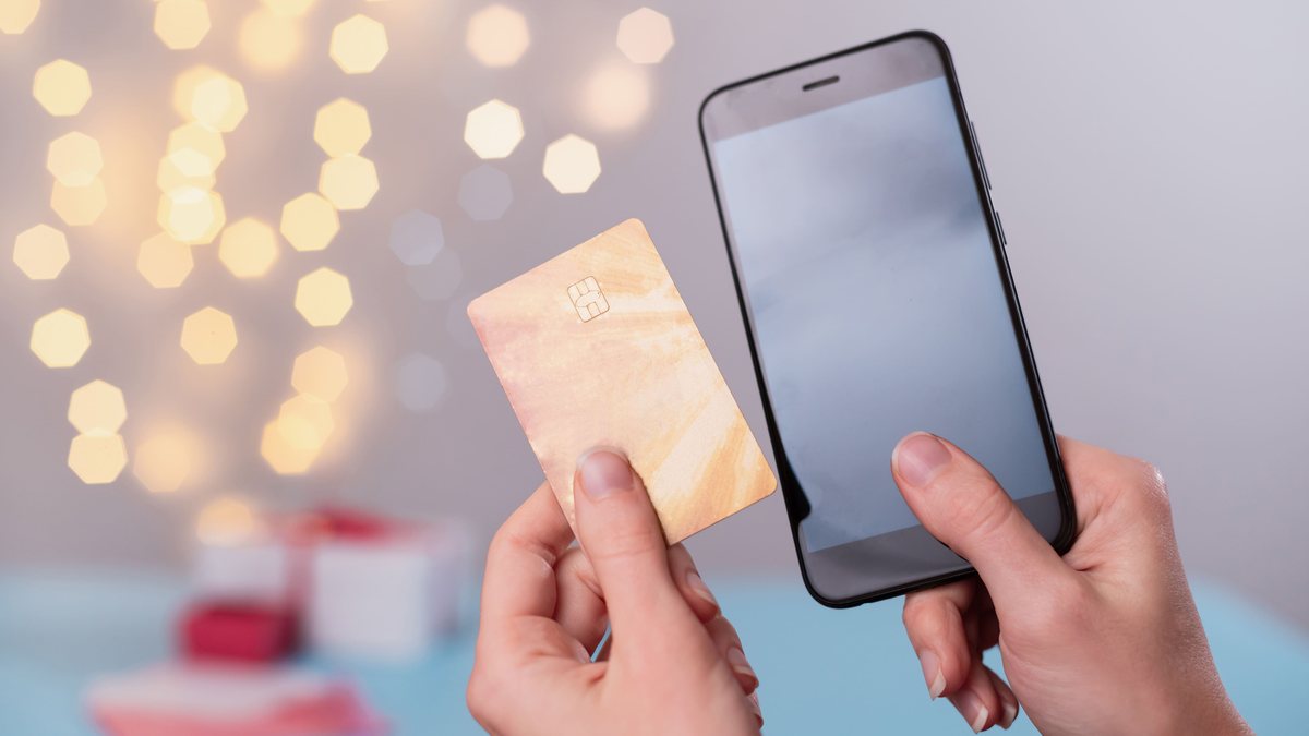 Muito cuidado com páginas falsas que simulam e-commerce, com  promoções inexistentes que são enviadas por e-mails, SMS e mensagens de WhatsApp - Envato