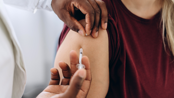 Vacinas não protegem apenas quem as recebe, também fortalecem a imunidade de rebanho. - Foto: Envato Elements