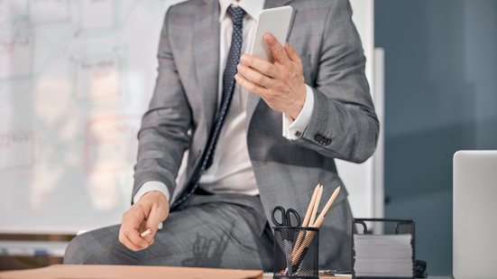 Entre os homens, 83% têm mais de 50 anos de idade. Já entre mulheres, 81% estão nessa faixa etária - Envato