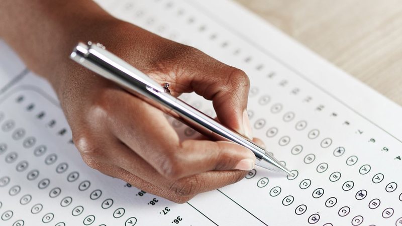 Exame pode garantir o diploma de ensino fundamental e ensino médio para pessoas que não concluíram a trajetória na educação básica na idade prevista - Envato