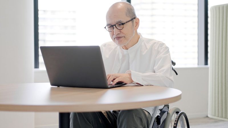 Curso é voltado para pessoas com deficiência, que tenham concluído ou estejam realizando um curso acadêmico de nível técnico ou superior - Envato