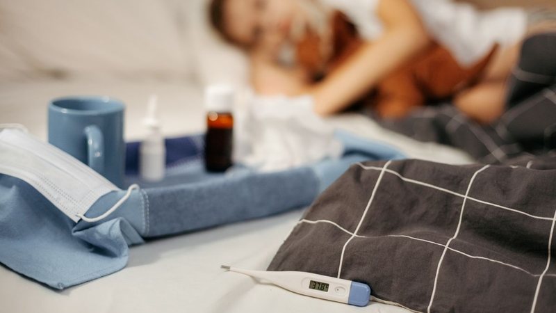 Associação alerta para alta nos casos de gripe e reforça importância da vacinação - Envato