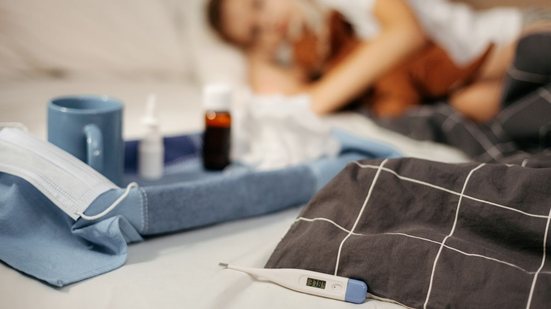 Associação alerta para alta nos casos de gripe e reforça importância da vacinação - Envato