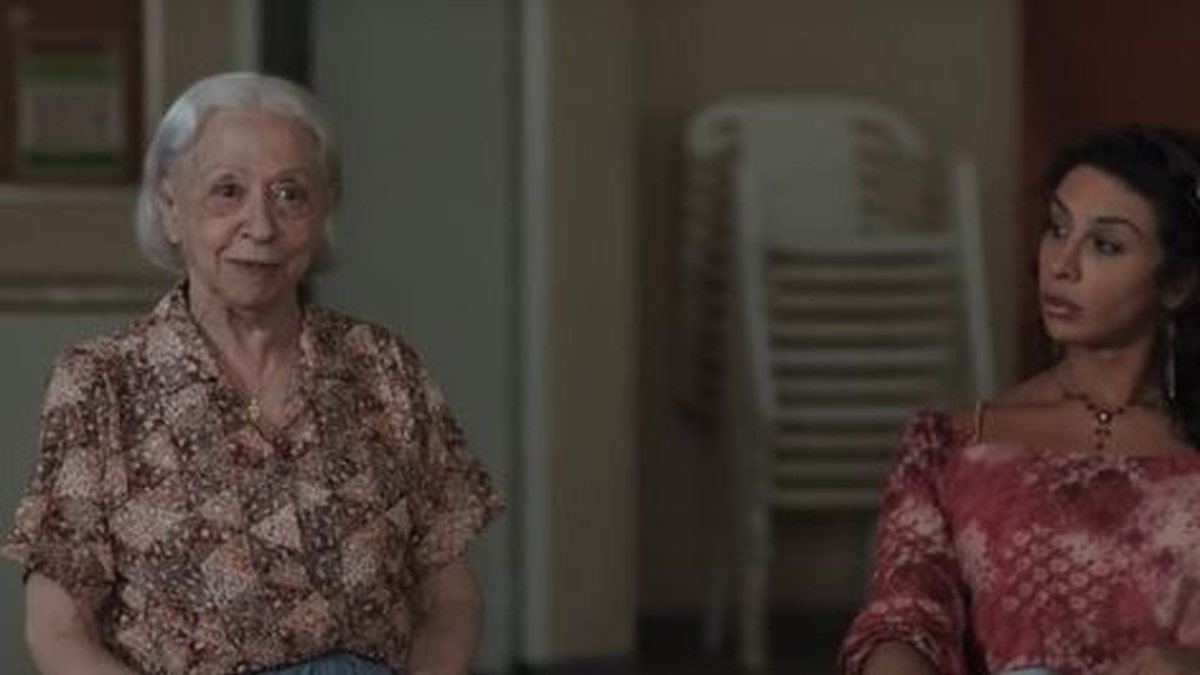 Fernanda Montenegro é Vitória, uma testemunha ocular do tráfico de drogas no Rio de Janeiro - Reprodução