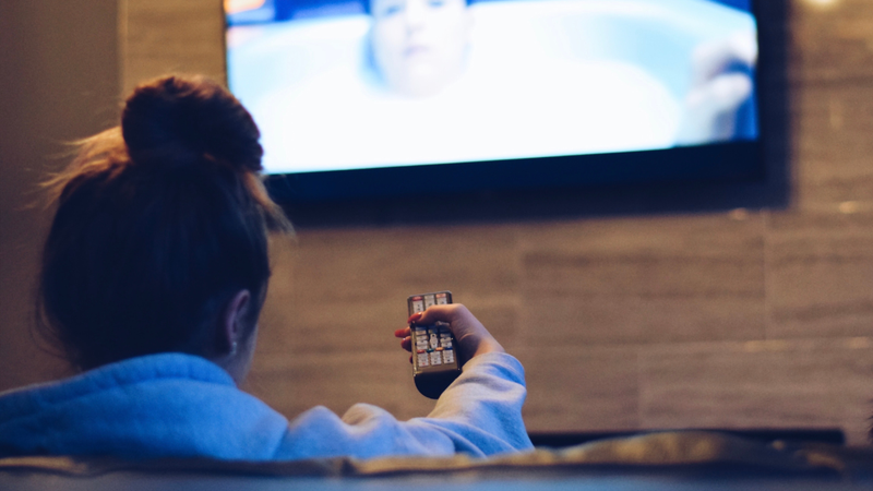 Alguns filmes são bons para curtir sozinho e deixar as emoções aflorarem - Foto: Envato Elements