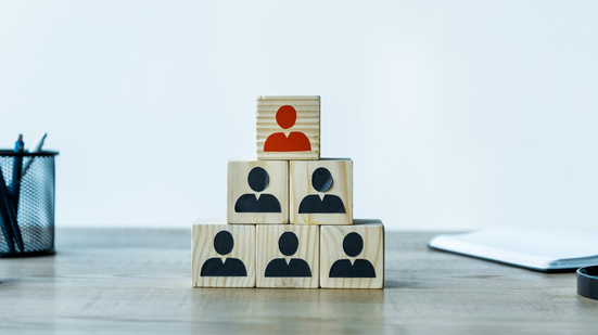 Entenda como classificar as gerações no ambiente de trabalho - Foto: Envato Elements