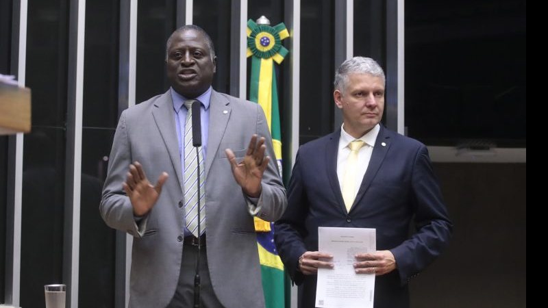 O texto é de coautoria da deputada afastada Carla Zambelli (PL) e do deputado Helio Lopes (PL=) - Bruno Spada/Câmara dos Deputados