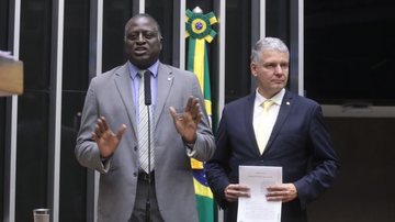 O texto é de coautoria da deputada afastada Carla Zambelli (PL) e do deputado Helio Lopes (PL=) - Bruno Spada/Câmara dos Deputados