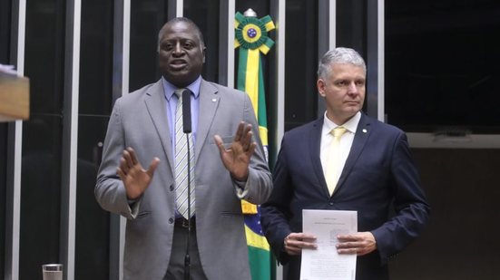 O texto é de coautoria da deputada afastada Carla Zambelli (PL) e do deputado Helio Lopes (PL=) - Bruno Spada/Câmara dos Deputados
