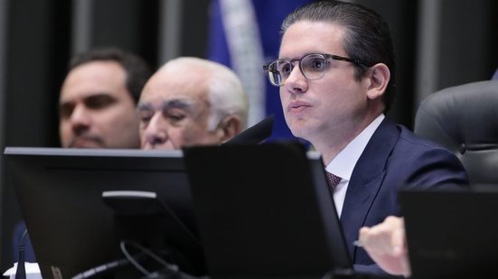 Hugo Motta, presidente da Câmara dos Deputados, em votação da derrubada do decreto do governo que aumentava IOF - Acervo Câmara dos Deputados