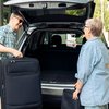 Em viagens nacionais, pesquisa do IBGE mostra que carro particular foi a opção mais popular, seguida por avião e ônibus de linha - Envato