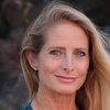 Sibbett contou que a vocação espiritual, manifestada com suas "mãos dançantes", floresceu após se afastar de Hollywood - Instagram / Jane Sibbett