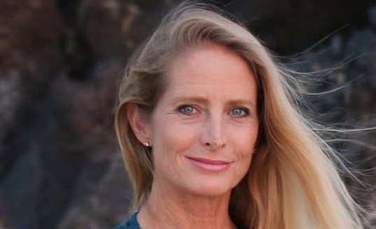 Sibbett contou que a vocação espiritual, manifestada com suas "mãos dançantes", floresceu após se afastar de Hollywood - Instagram / Jane Sibbett