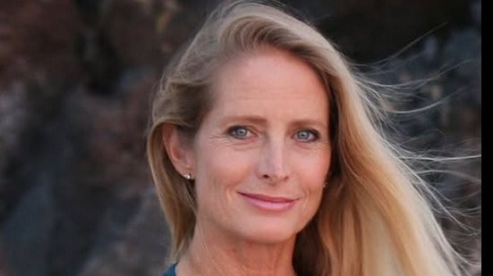 Sibbett contou que a vocação espiritual, manifestada com suas "mãos dançantes", floresceu após se afastar de Hollywood - Instagram / Jane Sibbett