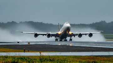 Pandemia trouxe dificuldades às companhias aéreas e causou inflação sobre os preços das passagens, afirma o Ministro dos Portos e Aeroportos - Envato