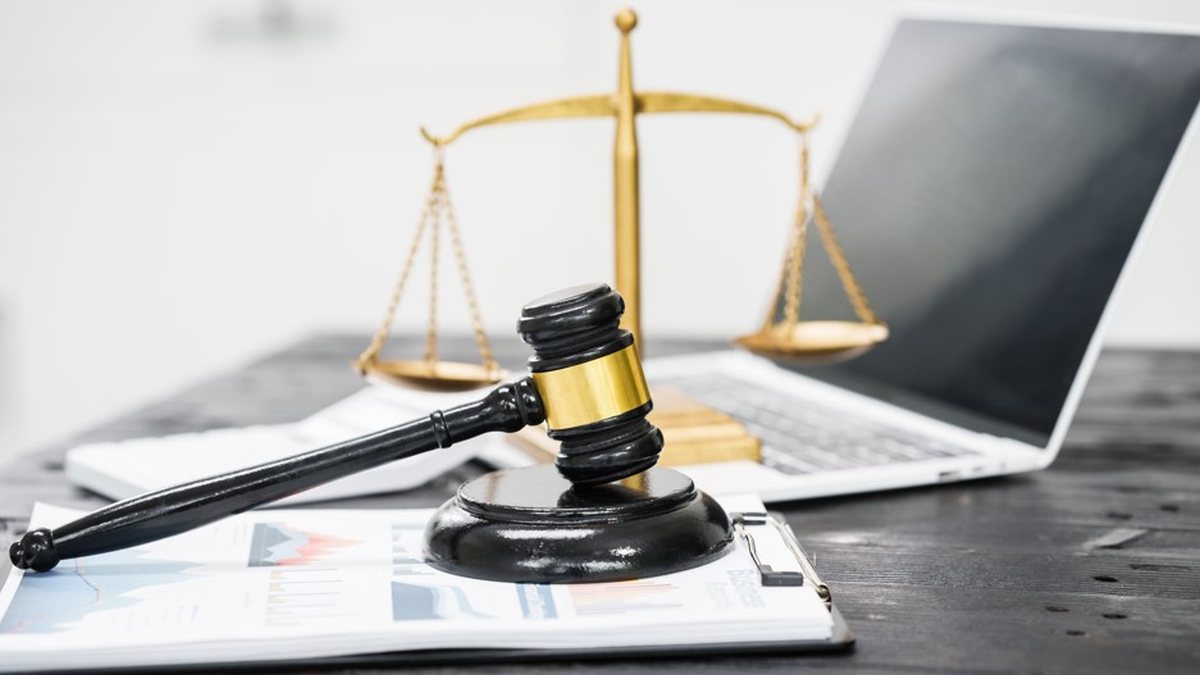 O presidente Lula publicou hoje o projeto de lei que estabelece regras para a conversão da prisão em flagrante para  preventiva - Envato