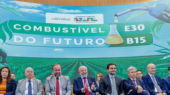 O presidente Lula disse que os ministros decidem apenas o que levam até ele, que é quem toma as decisões - Claudio Kbene/PR