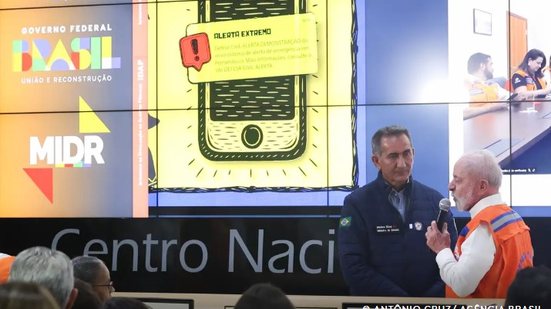 Ao ser acionado, o sistema enviou uma mensagem emergencial a telefones celulares de moradores de 36 municípios do Nordeste - Antonio Cruz/Agência Brasil
