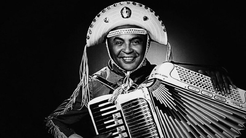 O “Rei do Baião” popularizou ritmos nordestinos com obras como “Asa Branca” e “Baião de Dois” - Foto: Reprodução