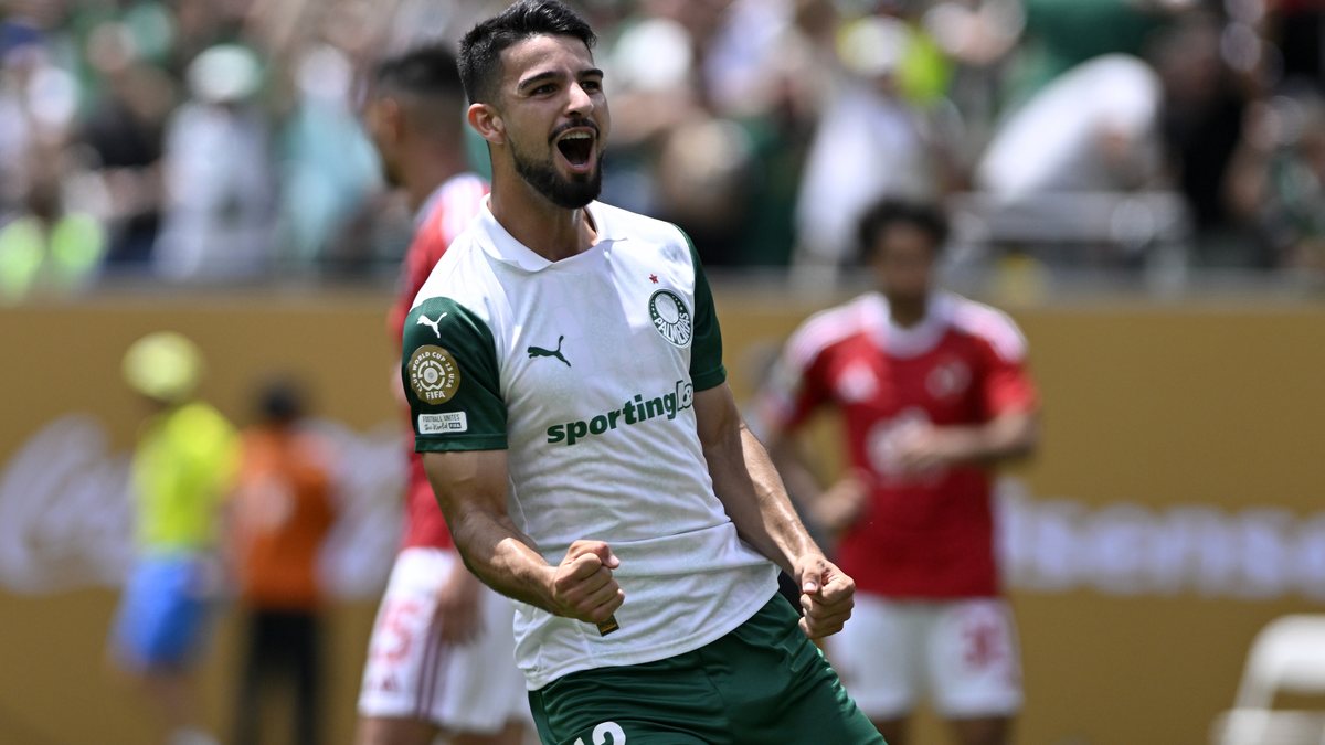 Flaco Lopes, do Palmeiras, comemora após marcar seu gol sobre o Al Ahly - Fraga Alves/Enquadrar/Estadão Conteúdo