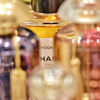 Com inovação, sofisticação e emoção, esses perfumes atravessaram o tempo e seguem conquistando corações geração após geração - Foto: Envato Elements