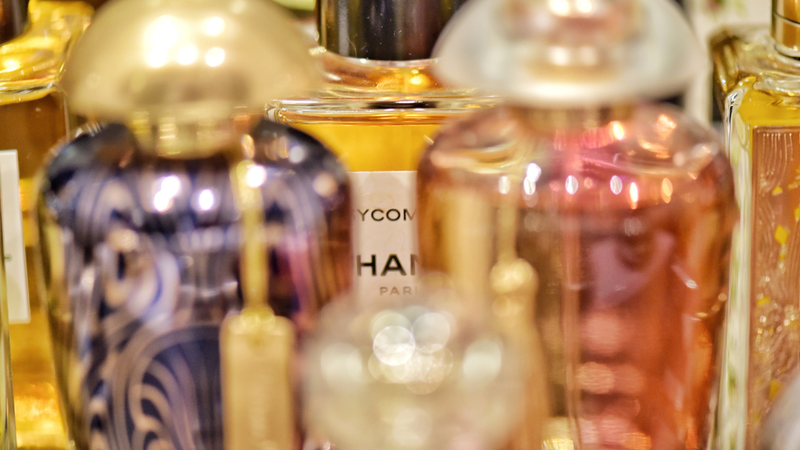 Com inovação, sofisticação e emoção, esses perfumes atravessaram o tempo e seguem conquistando corações geração após geração - Foto: Envato Elements