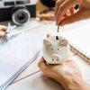 Ter as contas sob controle e se informar em fontes qualificadas são as principais dicas - Envato