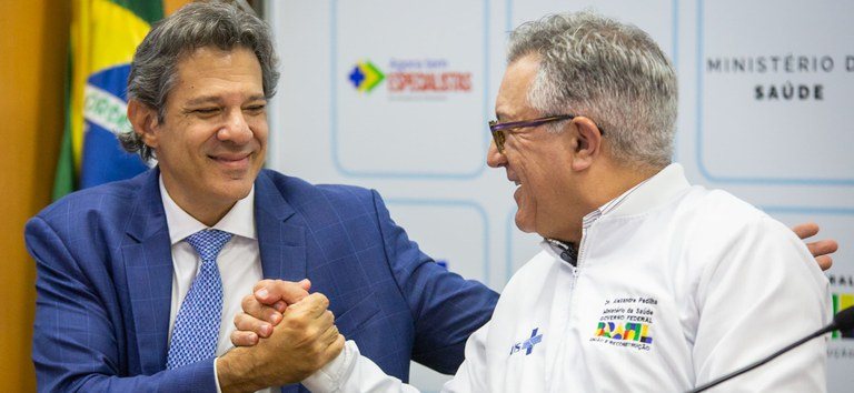 Ministros Alexandre Padilha e Fernando Haddad durante coletiva do programa Agora Tem Especialistas - Rafael Nascimento/Ministério da Saúde