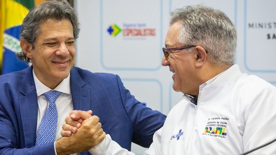 Ministros Alexandre Padilha e Fernando Haddad durante coletiva do programa Agora Tem Especialistas - Rafael Nascimento/Ministério da Saúde