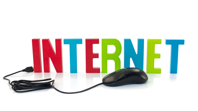 Navegar na web usando o Internet Explorer podia ser um desafio - Foto: Envato Elements