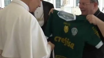 Papa Leão XIV recebe camisa do Palmeiras, supostamente falsa - Reprodução X/PlanetadoPalmeiras