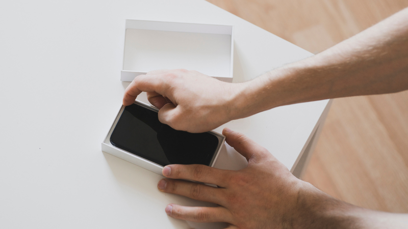 Aprenda como reutilizar as caixas dos celulares antigos que você não usa mais - Foto: Envato Elements