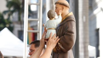 Confira essas frases de Santo Antônio, protetor dos pobres e dos casamentos - Foto: Paulo Pinto/Agência Brasil