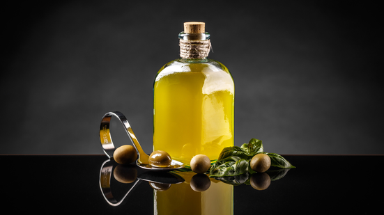 O problema principal é que, ao exagerar na bebida, o corpo simplesmente não dá conta de processar tanto etanol - Foto: Envato Elements