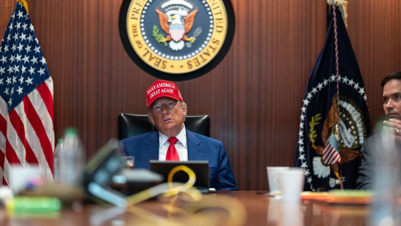 Depois do ataque a uma base americana, Trump exortou Irã e Israel a trabalharem pela retomada da paz na região - White House