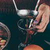 A tradição do vinho quente tem raízes antigas, os primeiros registros da bebida surgem no século 2 - Foto: Envato Elements