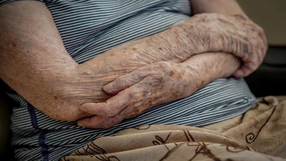 O Atlas da Violência apontou que, entre pessoas com mais de 60 anos, a violência múltipla está relacionada à associação da negligência com a agressão física - Envato