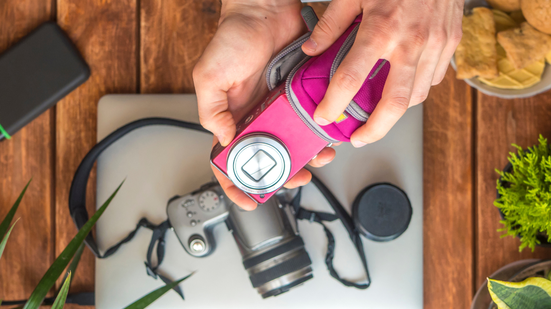 Se encontrar uma Cybershot da Sony se tornou uma missão quase impossível - Foto: Envato Elements