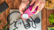 Se encontrar uma Cybershot da Sony se tornou uma missão quase impossível - Foto: Envato Elements