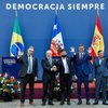 Lula rodeado pelos presidentes Boric (Chile), Petro (Colômbia), Orsi (Uruguai) e do primeiro-ministro espanhol, Pedro Sánchez - Gabriel de Sousa e Gabriel Hirabahasi